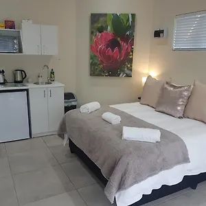 Sharon's House: Modern Self-catering Cape Town